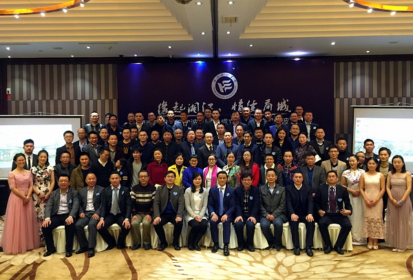 1481679260417012536.jpg 参会校友合影.jpg