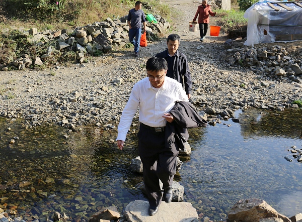 1477990474438032378.jpg IMG_9162刘国荣到太阳山村.jpg