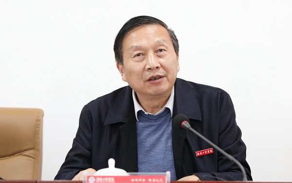 1543311304434026078.jpg 校长刘国繁_副本1.jpg