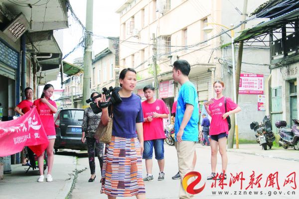 志愿者团队实地走访渌口老街 通讯员供图 志愿者团队实地走访渌口老街 通讯员供图