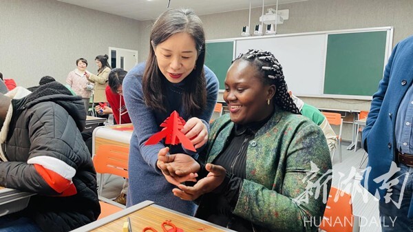 伟德bv1946官网:做中外文化交流使者