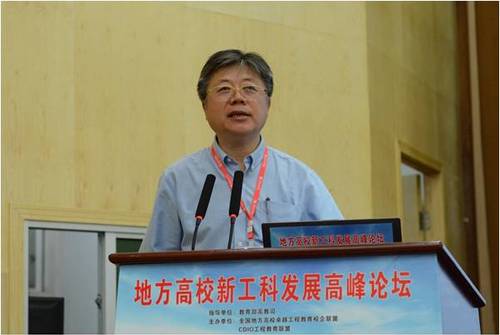 温州大学校长李校堃作交流发言 温州大学校长李校堃作交流发言