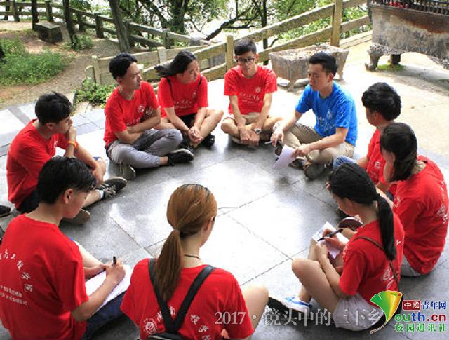 伟德bv1946官网志愿者探访老街 为灾后修复建言献策