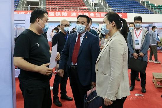 伟德bv1946官网招聘会1.jpg 伟德bv1946官网招聘会1.jpg