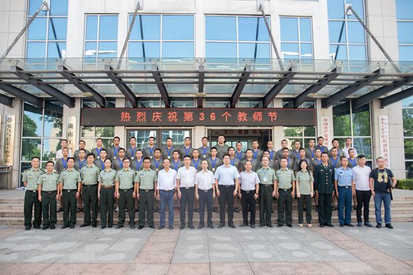 1599788961312020950.jpg 集体照入伍_副本.jpg