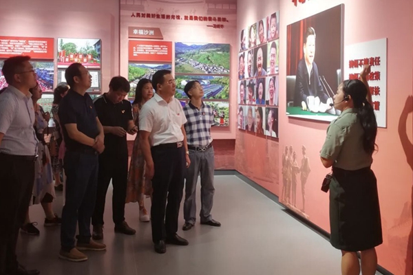 1595499833639034965.jpg 参观图片1_副本.jpg