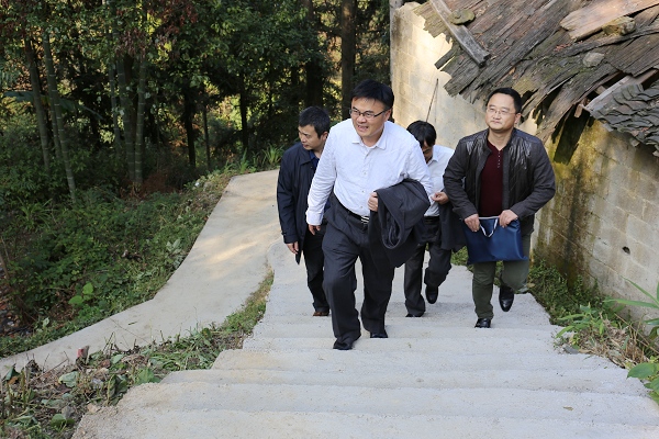 1477990371977085530.jpg IMG_9162刘国荣到太阳山村1.jpg